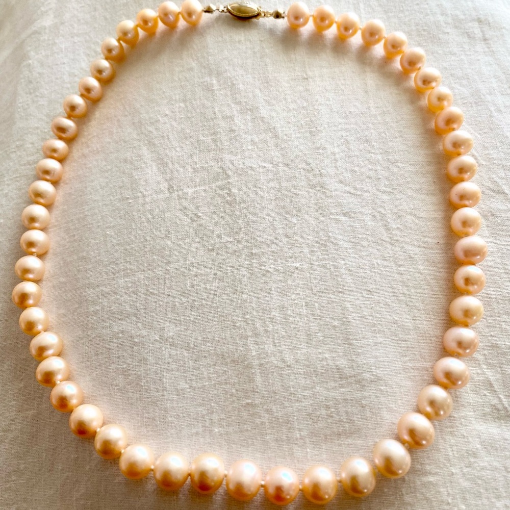 AA Grade peach freshwater pearl necklace with 14 kt gold